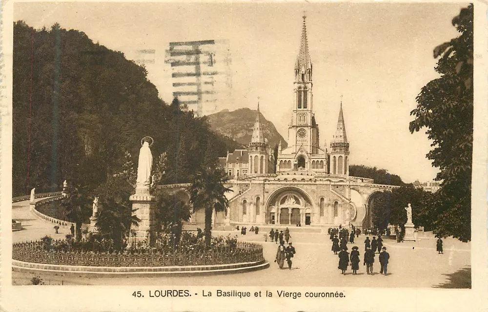 Lourdes - Die Basilika und die gekrönte Jungfrau. - Vorderseite