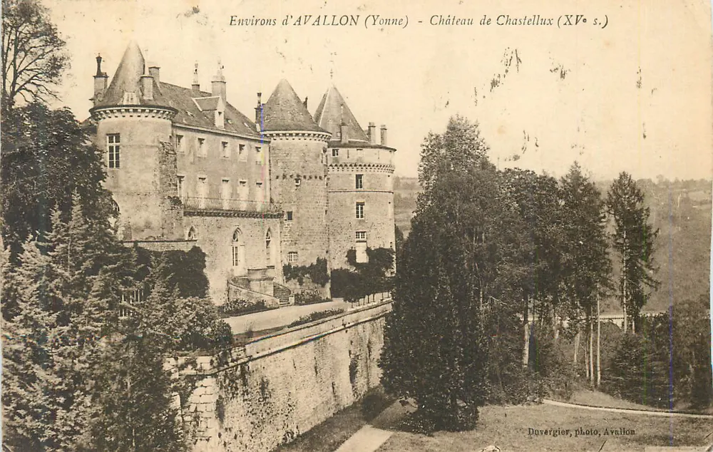 Schloss Chastellux — Umgebung von Avallon (Yonne) — 15. Jahrhundert - Vorderseite