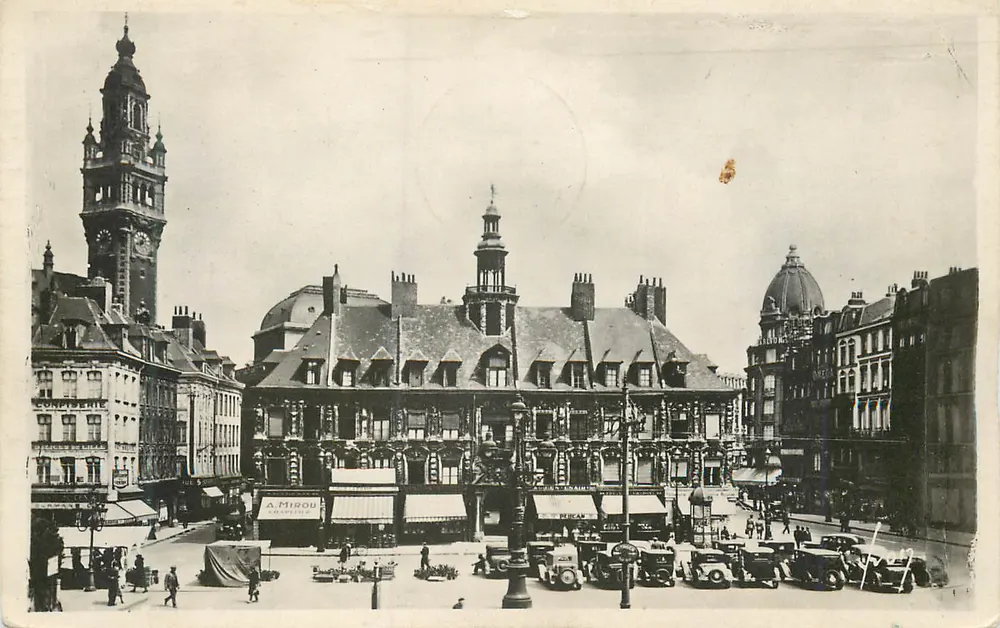 Platz des Generals-de-Gaulle in Lille — Ansicht mit der Turm des Rathauses und dem Gebäude der Rue de la République — Verlag A. Misou, Seriennummer nicht sichtbar - Vorderseite