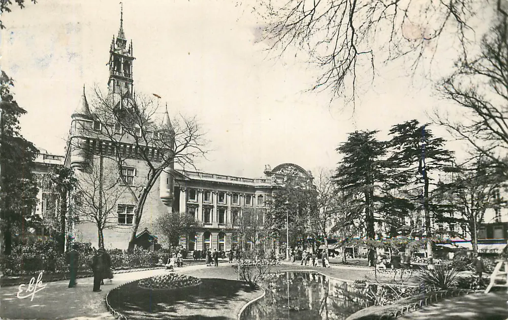 Jardim de Verão em Toulouse — Castelo da Batalha — Editor E.B.F. - Frente