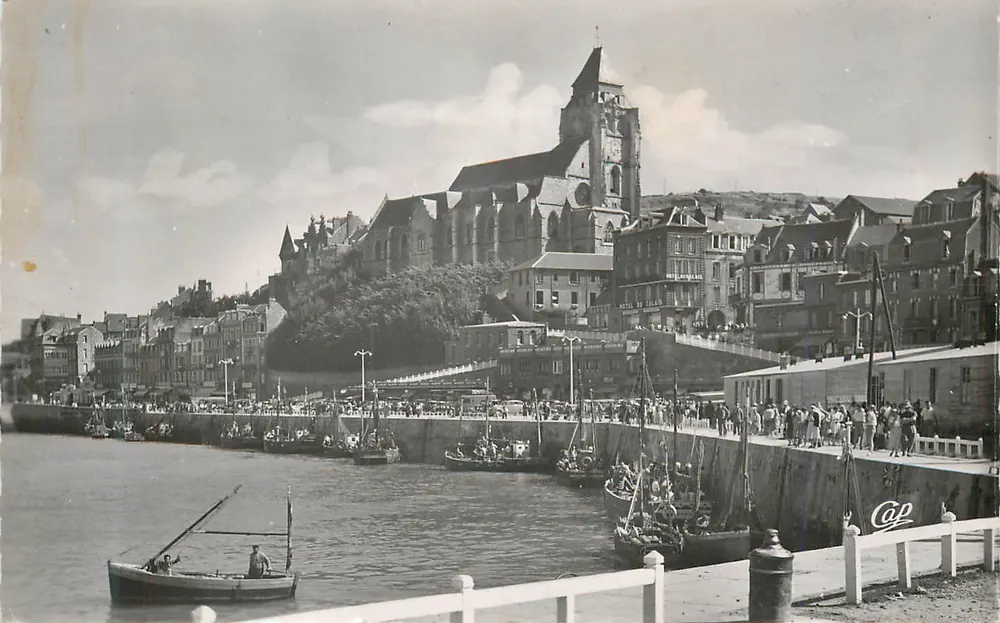 Hafen von Saint-Malo — Ansicht des Hafens mit der Kathedrale — Verleger Cap, Seriennummer nicht lesbar - Vorderseite