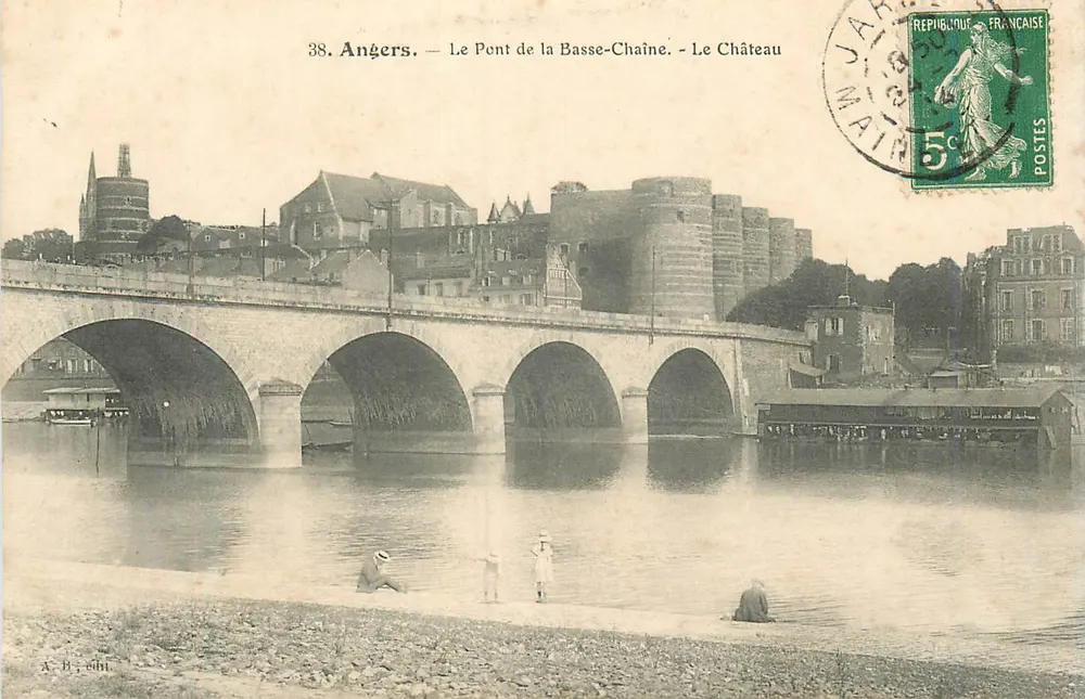 Angers — Der Brücke der Basse-Chaine — Das Schloss - Vorderseite