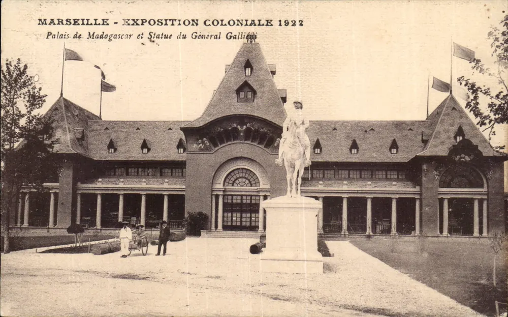 Marseille - Kolonialausstellung 1922 - Palast von Madagaskar und Statue des Generals Galliéni - Vorderseite