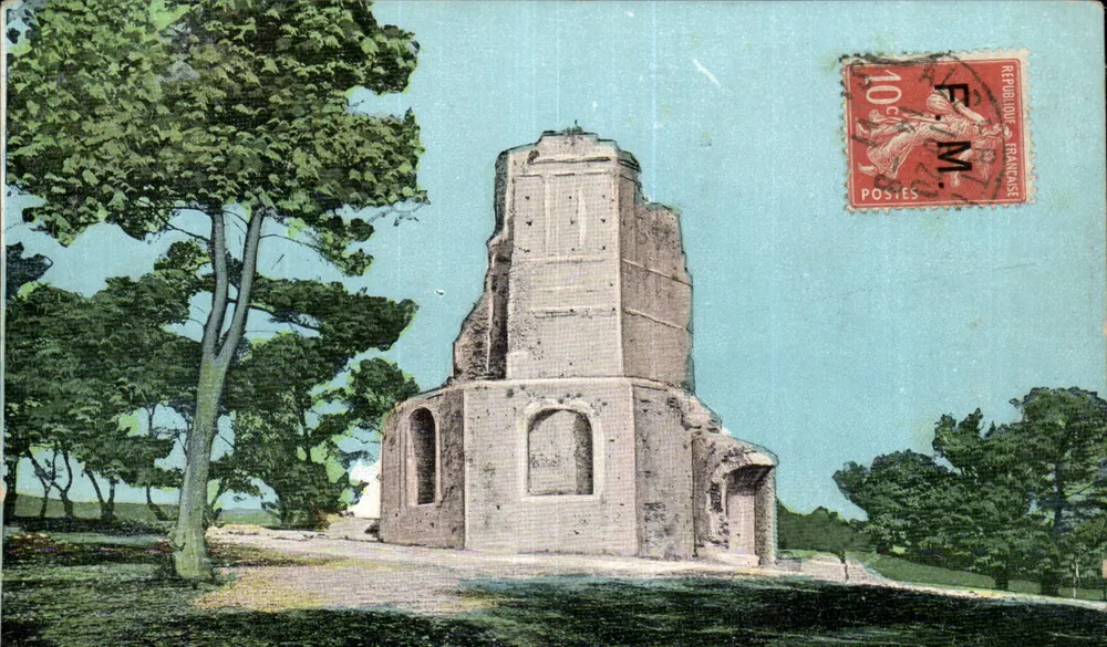 Ruïnes van een monument — Uitgever niet geïdentificeerd — Stempel 10c rood - Voorkant