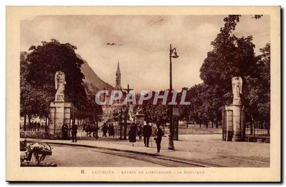 Lourdes - Entrada da Esplanada - A Basílica - Frente