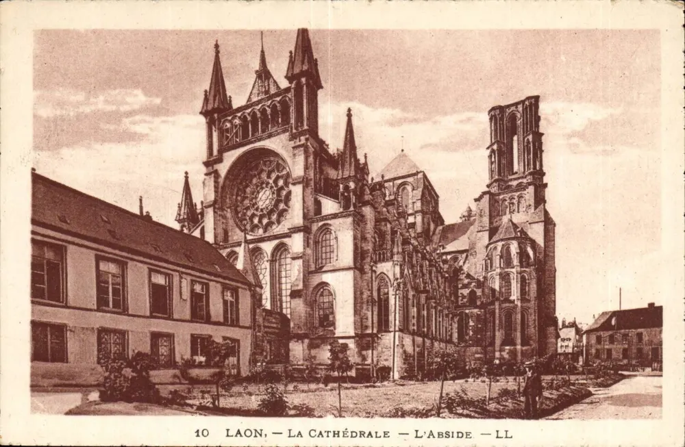 Laon — A catedral — A abside — LL - Frente