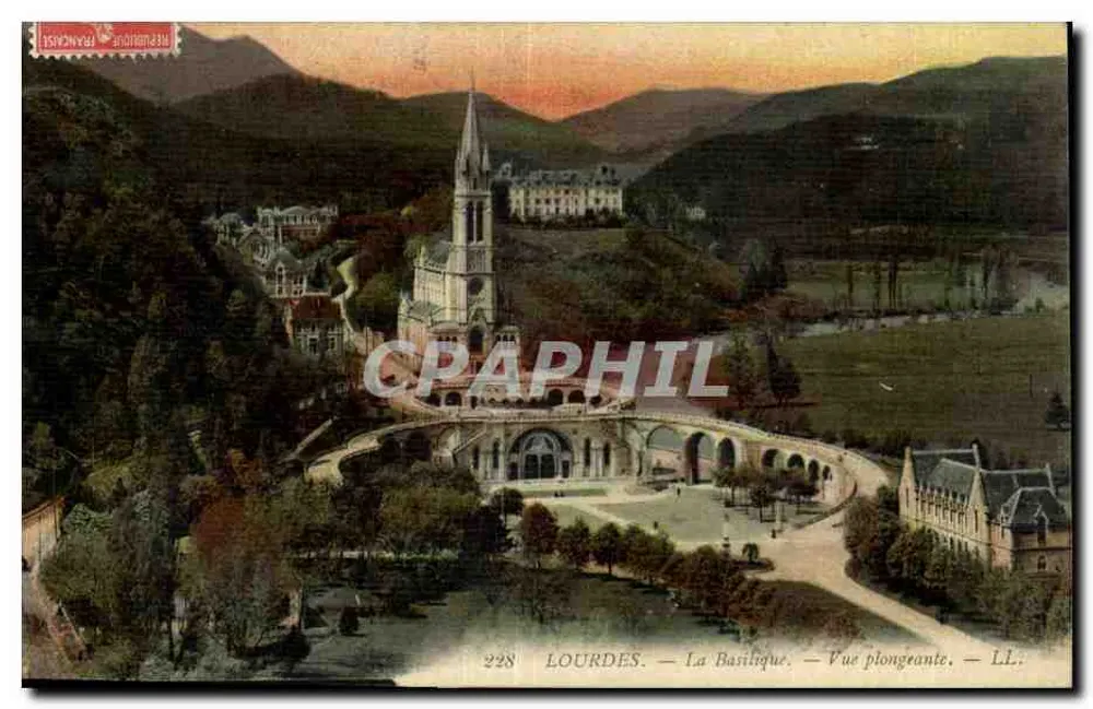 LOURDES — A Basílica — Vista aérea — LL. - Frente