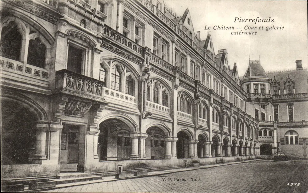 Pierrefonds — Das Schloss — Hof und Außen galerie — V.P. Paris, Nr. 8 - Vorderseite