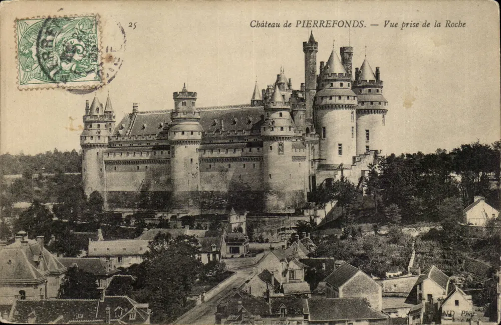 Castelo de PIERREFONDS — Vista tirada da Roche — ND Phot - Frente
