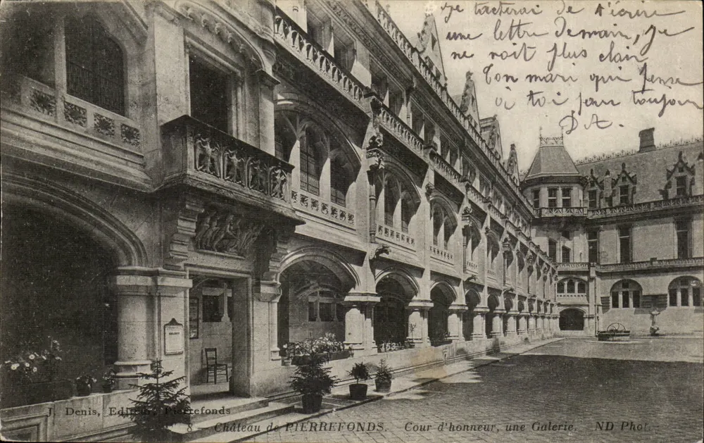 Schloss PIERREFONDS — Cour d'honneur, eine Galerie — J. Denis, Verlag, Pierrefonds - Vorderseite