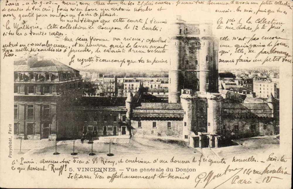 Vista geral do Donjon — Saint-Rémy-lès-Chevreuse — POUYDEBAT, Paris - Frente