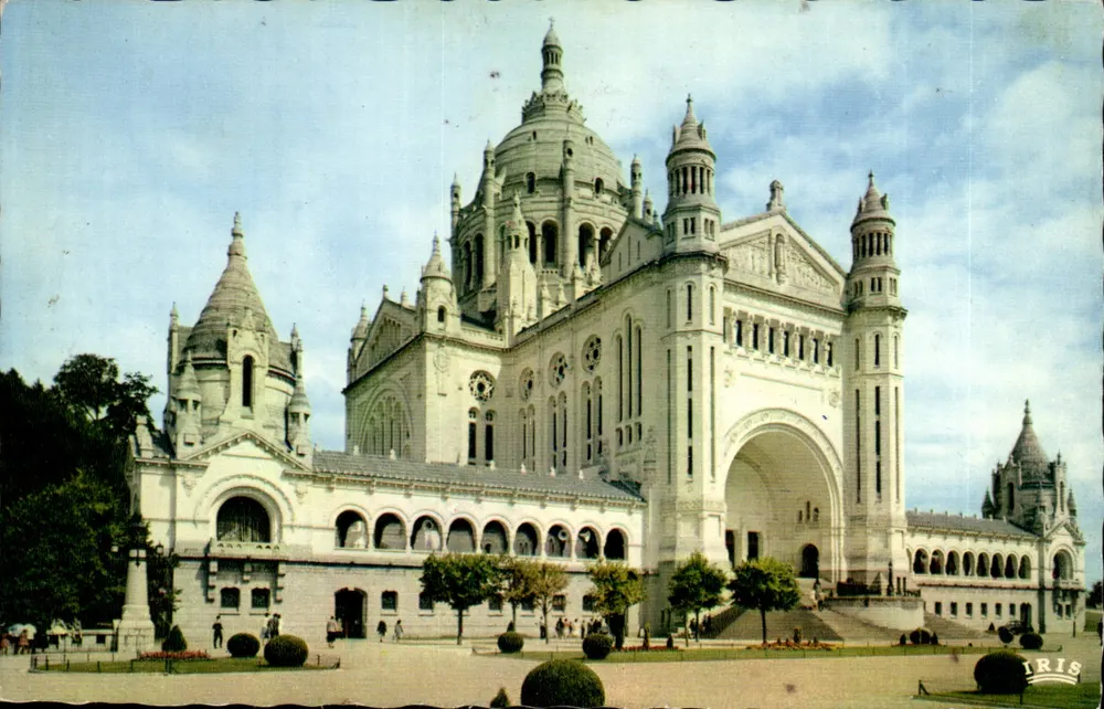 Basílica do Sagrado Coração — Paris — editada por IRIS - Frente