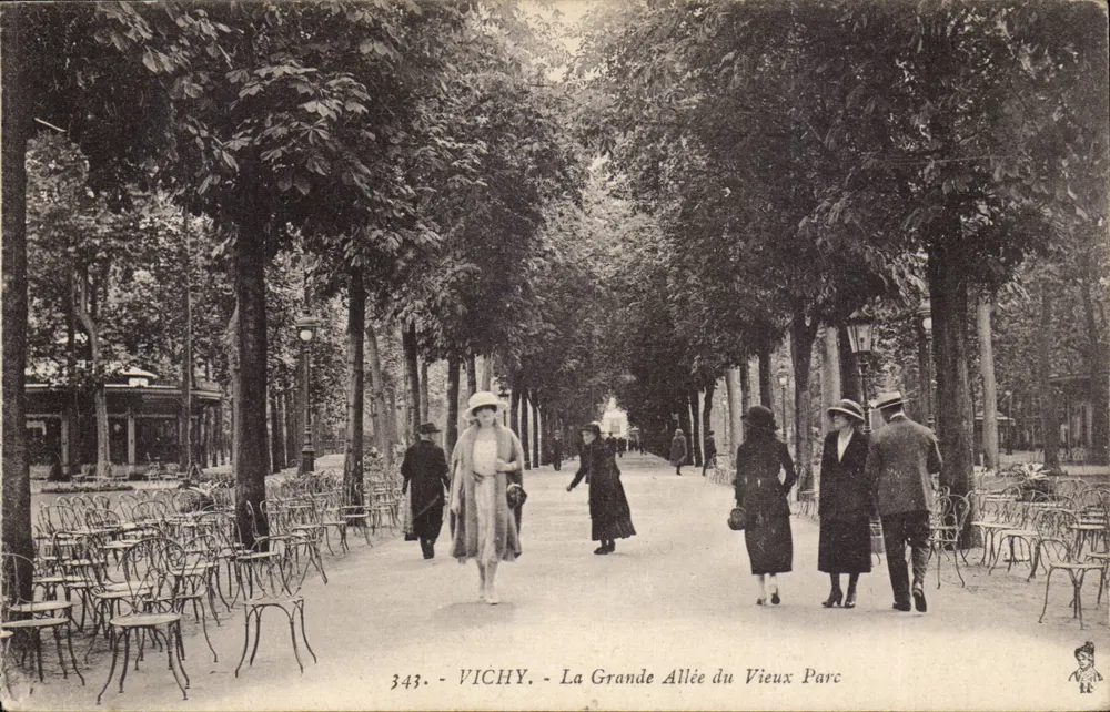 Vichy - Die Große Allee des Alten Parks — Verleger Vichy, Nr. 343 - Vorderseite