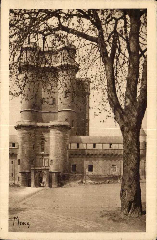 Schloss Vincennes — Der Bergfried — Editions Mona - Vorderseite