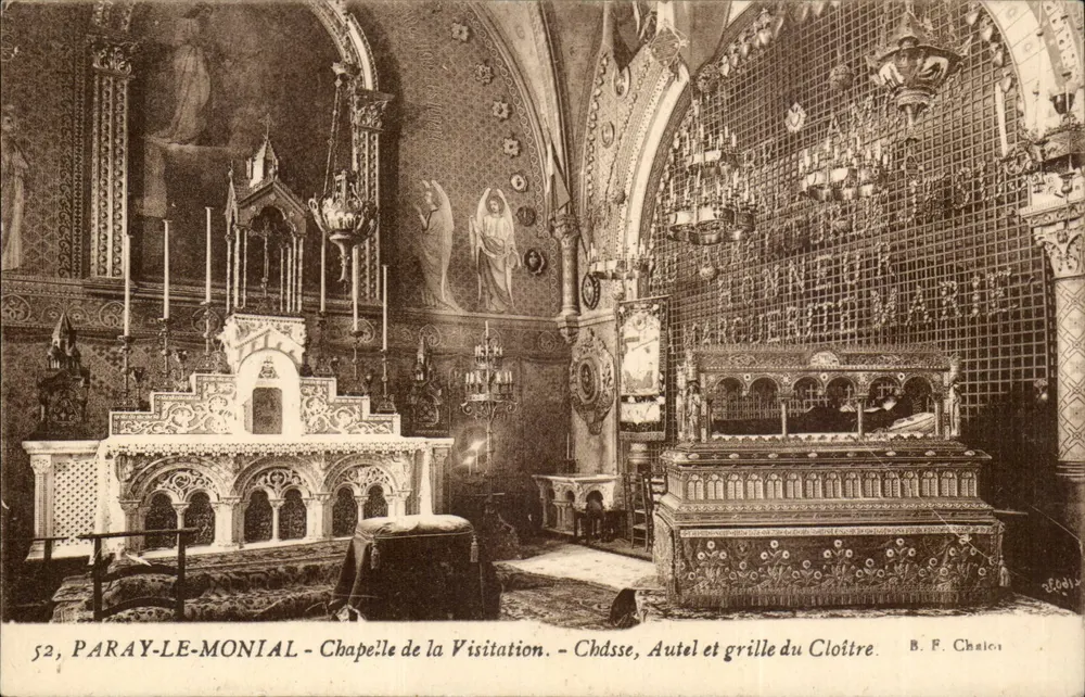 Paray-le-Monial - Kapelle der Visitation - Reliquienschrein, Altar und Gitter des Klausurgebäudes - Vorderseite