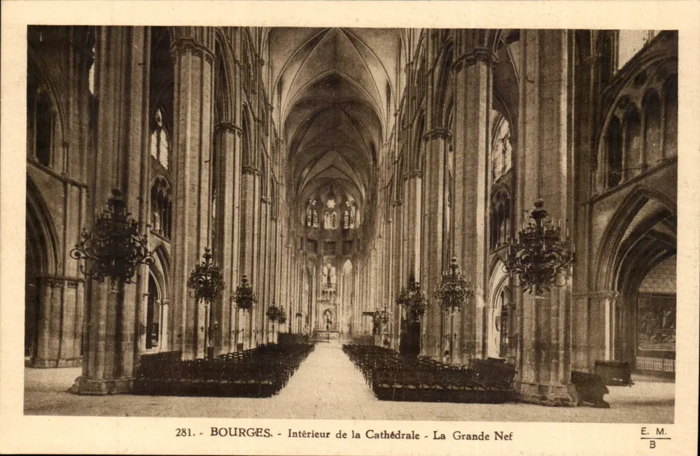 Bourges - Innenansicht der Kathedrale - Die Große Nave — E. M. B, n° 281 - Vorderseite