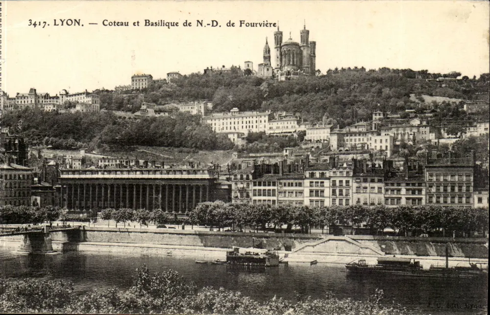 LYON — Colina e Basílica de N.-S. da Fourvière — Editor T. C. Bill, Lyon, n° 3417 - Frente