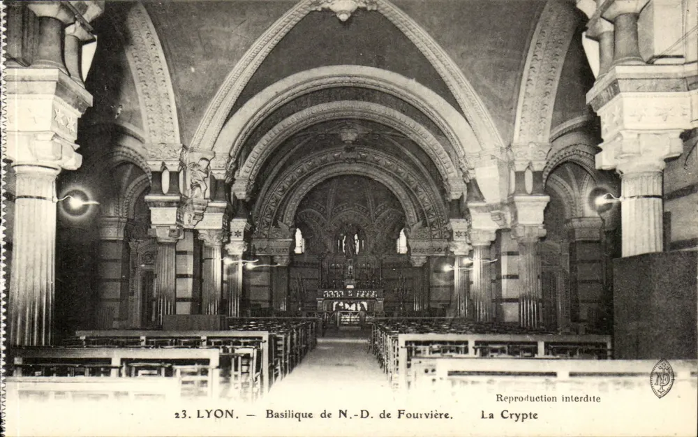 LYON — Basílica N.-D. de Fourvière — A Cripta - Frente