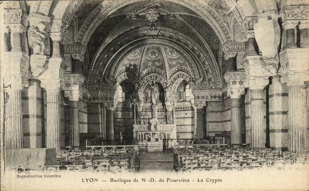 LYON — Basílica N.-D. de Fourvière — A Cripta - Frente