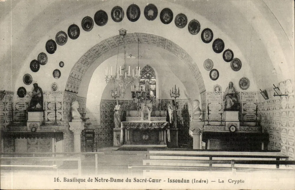 Basilika Notre-Dame du Sacré-Cœur - Issoudun (Indre) — Die Krypta - Vorderseite
