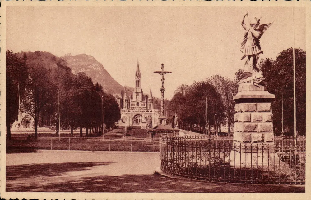 Lourdes — Saint-Michel, die Kreuz der Bretonen und die Basilika — Edition P. Douze Lourdes - Vorderseite