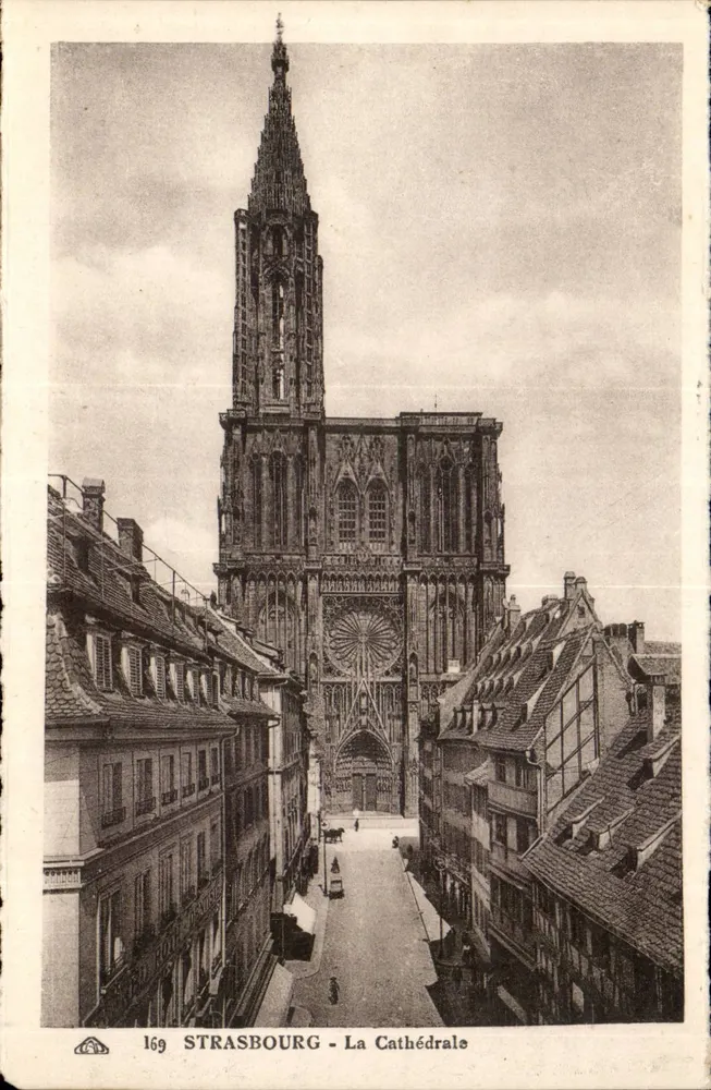 Estrasburgo - A Catedral — vista da fachada e do campanário, editor Célestin Alsacien - Frente