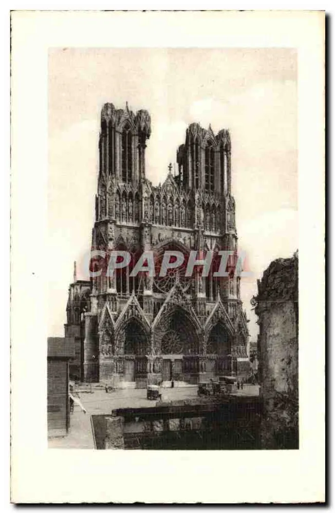 Catedral de Nossa Senhora de Reims — vista da fachada após os danos da guerra — sem editor ou número de série visíveis - Frente