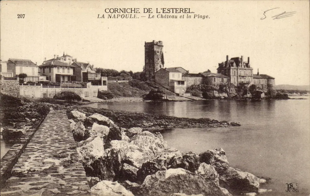 Corniche von Esterel. La Napoule — Schloss und Strand. — N. F. O. — Nr. 207 - Vorderseite