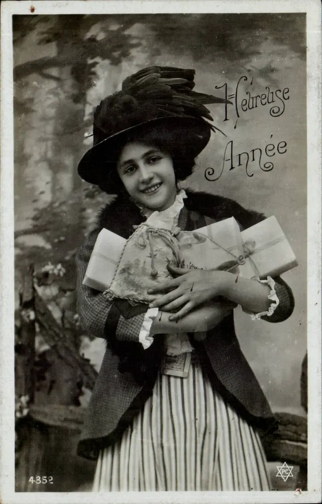 Lächelnde junge Frau — 'Heureuse Année' — Verlag PCX, Nr. 4-352 - Vorderseite