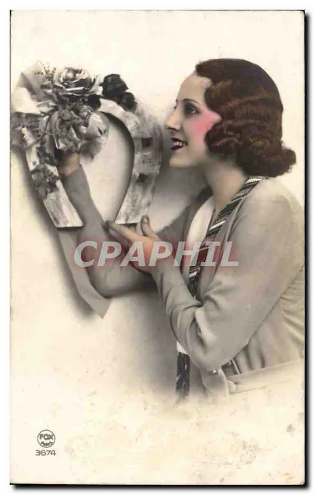 Frau mit dekoriertem Herz — Studiofoto — Fox Photo 3674 - Vorderseite