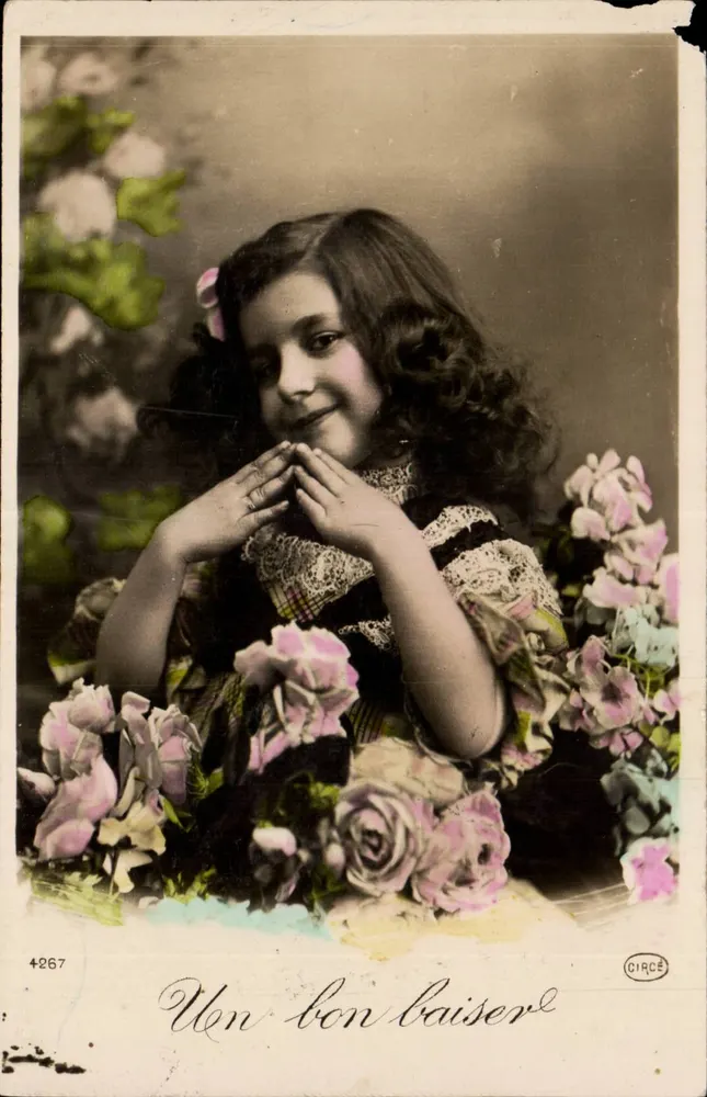 Ragazza circondata da fiori — 'Un bel bacio' — Circe, n° 4267 - Recto