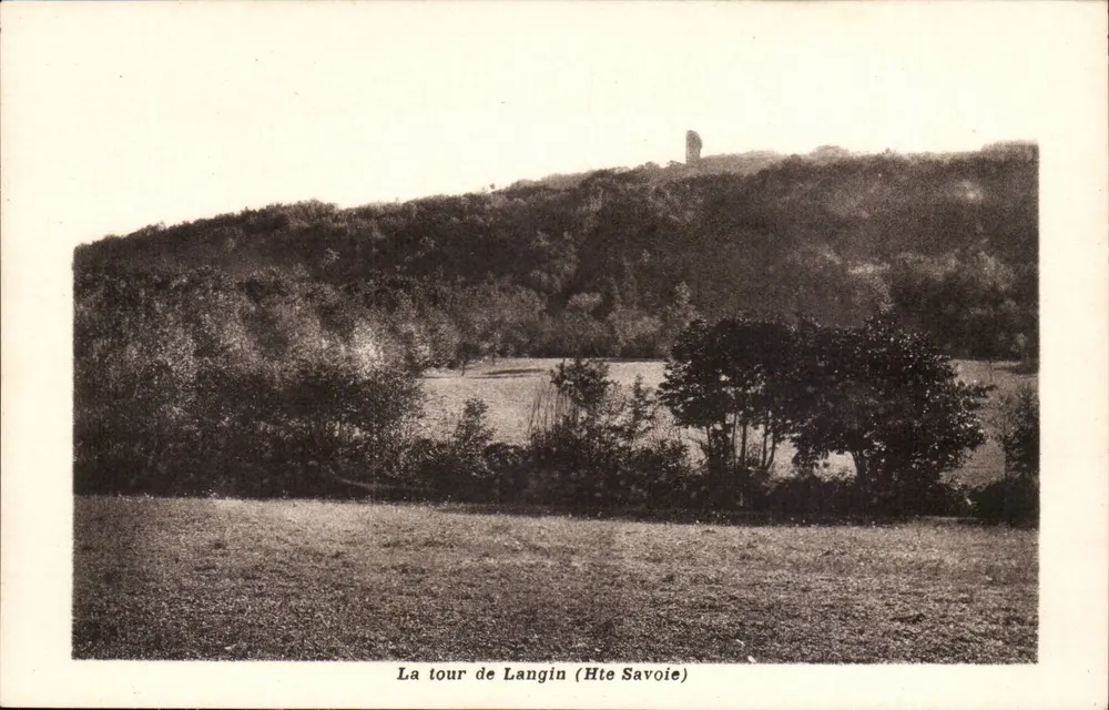 A torre de Langin (Alta Saboia) — vista da torre em uma colina arborizada — sem editor ou número visível - Frente