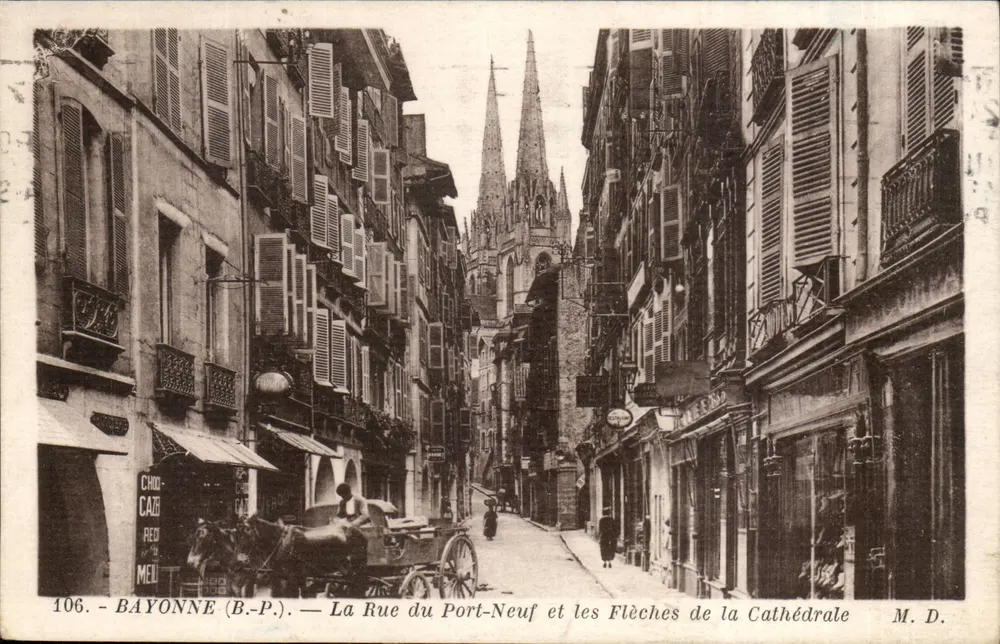 Bayonne (B.P.) — Ansicht der Rue du Port-Neuf und der Kirchtürme der Kathedrale — M.D. - Vorderseite