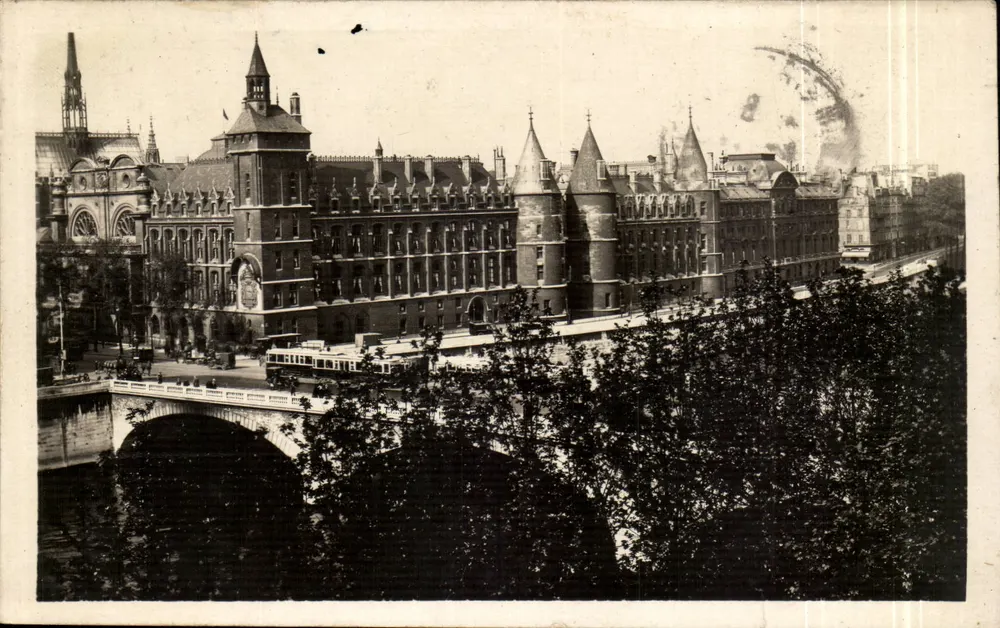 Vista de Paris — Pont da Concórdia e Palácio da Justiça — Editor: Paris e suas Maravilhas, série 'A Conciergerie' - Frente