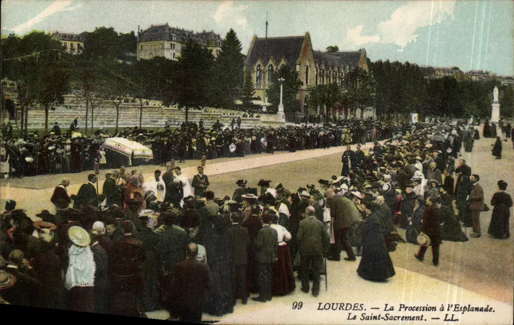 Lourdes — La Procesión en la Esplanade — El Santo Sacramento — LL - Anverso