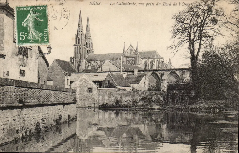 Sées — Die Kathedrale, Ansicht vom Ufer der Orne — unbekannter Verlag - Vorderseite