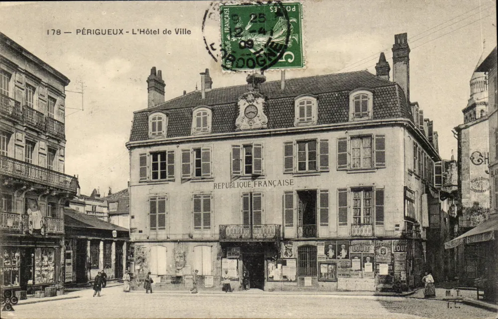 Périgueux — O Hotel de Ville — M.T. I.C. editora - Frente