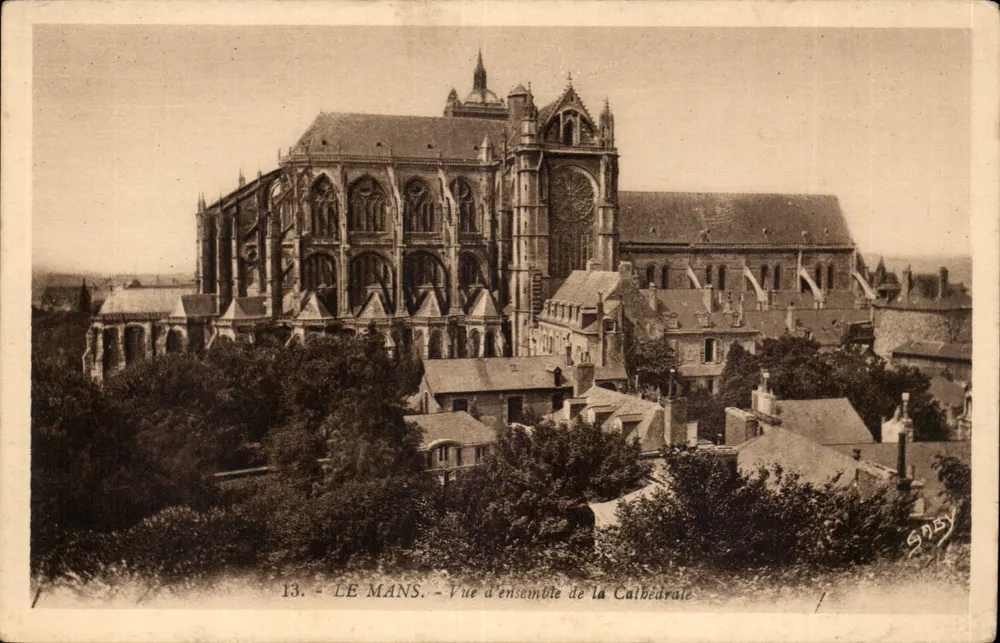 Le Mans — Vista conjunta da Catedral — Saby - Frente