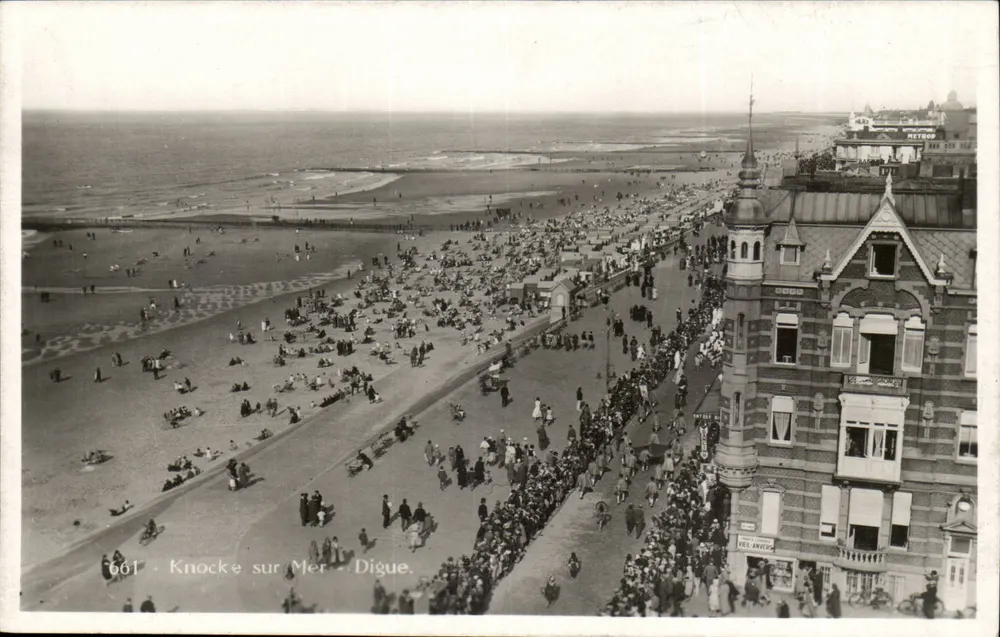 Knocke-sur-Mer — Damm — Luftbild der Strandpromenade und des Ufers - Vorderseite