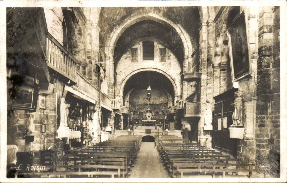 Les Saintes-Maries-de-la-Mer — Innenansicht der Kirche des 12. Jahrhunderts — L. Rojsin - Vorderseite