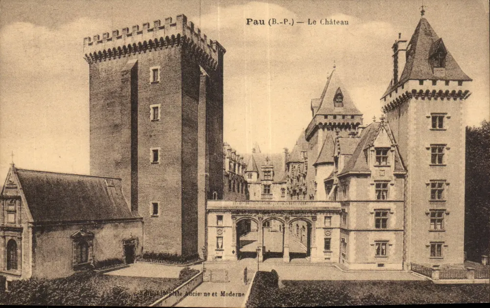 Pau (B.-P.) — O Castelo — Castelo Antigo e Moderno - Frente