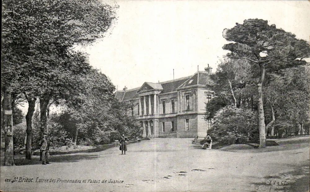 Saint-Brieuc — Eingang zu den Promenaden und zum Palast der Justiz — L.V.A. & Cie - Vorderseite