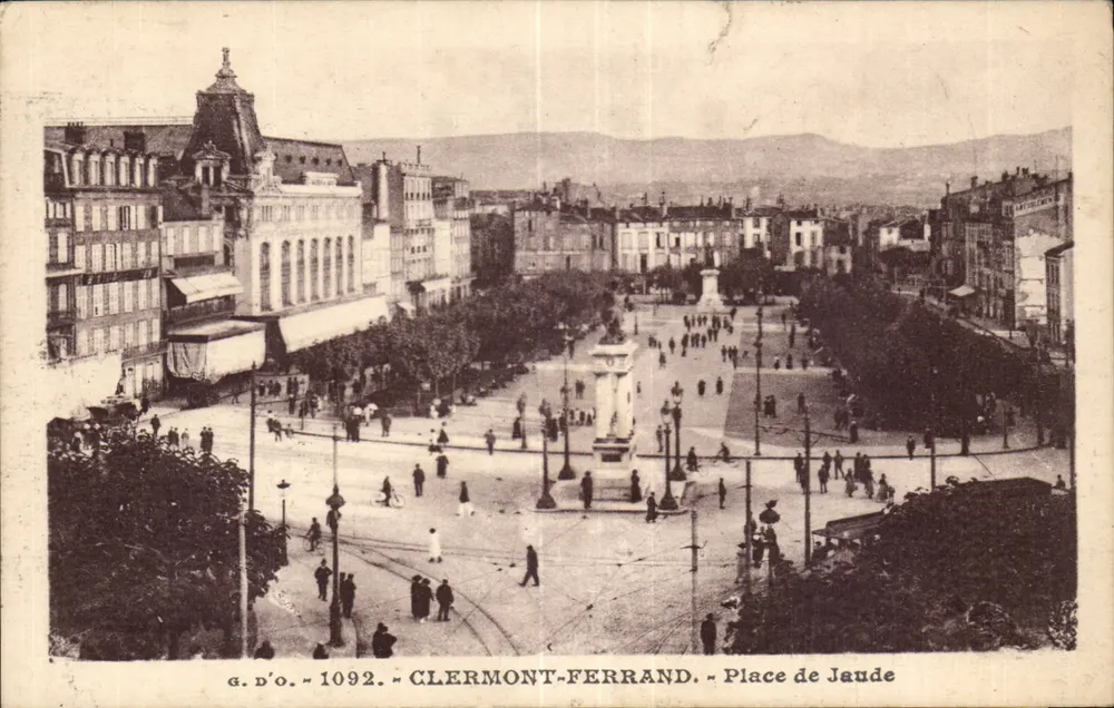 Clermont-Ferrand — Place de Jaude — G. D'O. n°1092 - Frente
