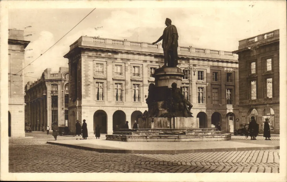 Reims — Der Königliche Platz und Statue von Ludwig XV — Verlag Reims-Cathédrale, Kathedralsquare, Reims. - Vorderseite