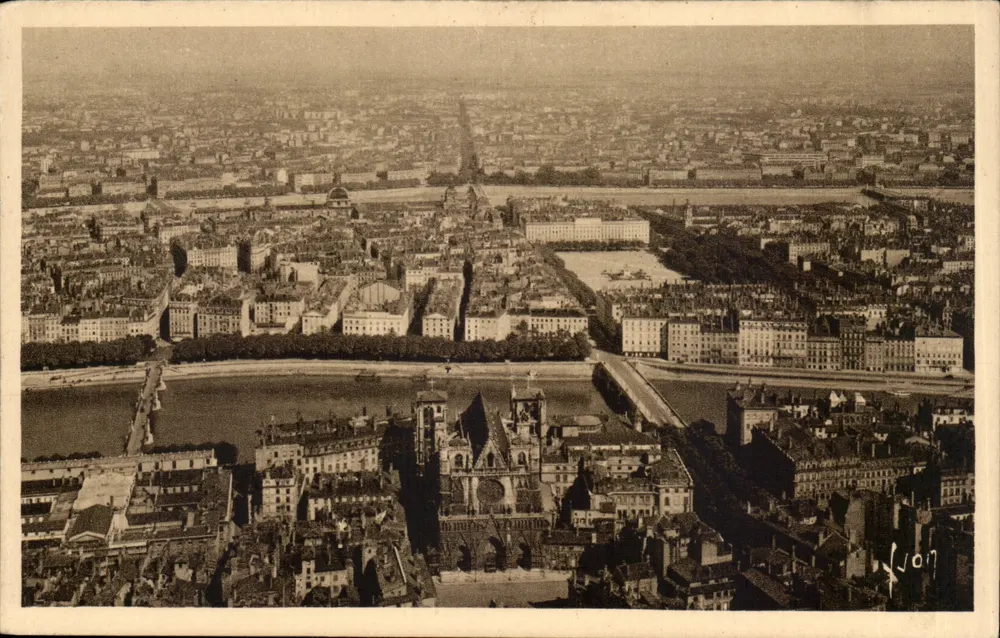 Lyon (Rhône) — Allgemeiner Blick im Vordergrund, die Kathedrale Saint-Jean — Les Éditions d'Art Lyon, 15, Rue Marial, Paris - Vorderseite