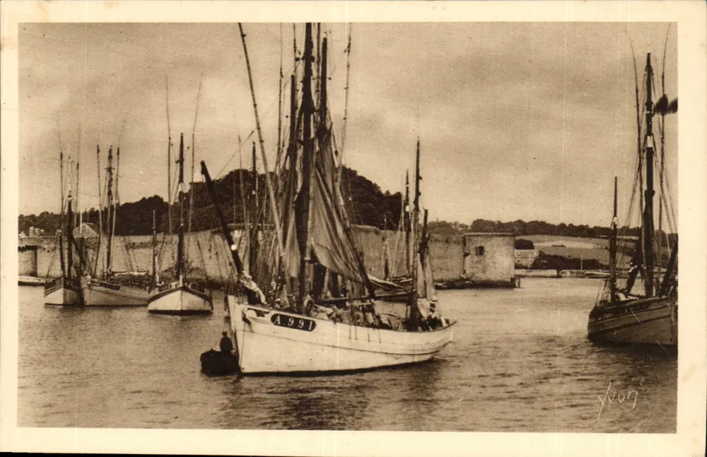 Les Thonnières en el Puerto — Concarnéau (Finistère) — Ediciones de Arte VVON - Anverso
