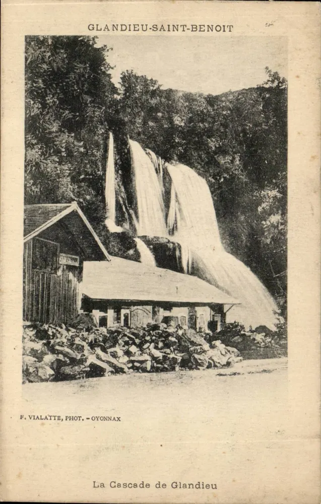 A Cachoeira de Glandieu-Saint-Benoit — Glandieu-Saint-Benoit — F. Vialatte, Fot. - Oyonnax - Frente