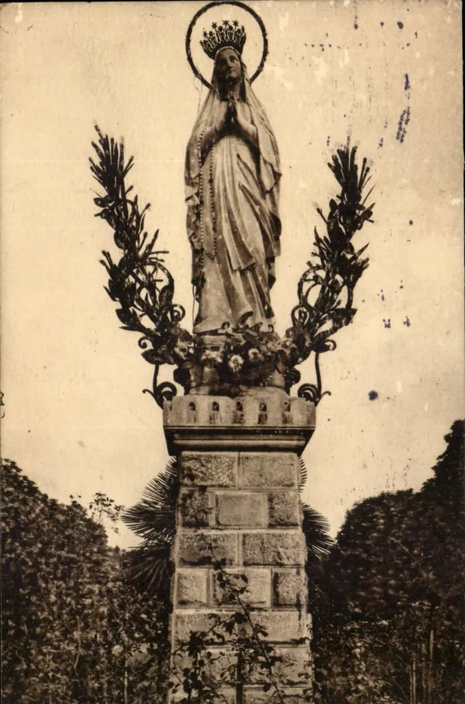 Lourdes (Hautes-Pyrénées) — A Virgem Coroada — Fototipia Marcel Delion - Frente
