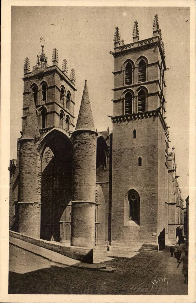 Catedral de São Pedro de Montpellier — vista das torres e do arco triunfal — editor Lyon, n° 107 - Frente