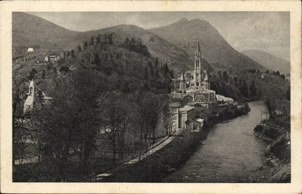 Lourdes — A Basílica e o Monumento Interallie — Edição de Lourdes, n°31 - Frente
